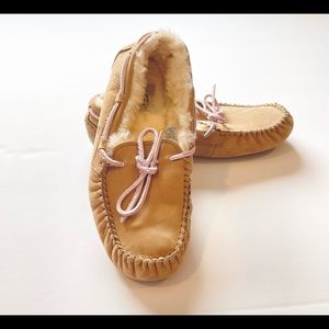 Ugg Dakota moccasin slippers size 9
